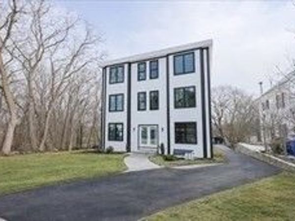 68 Rowe St, Boston, MA 02131