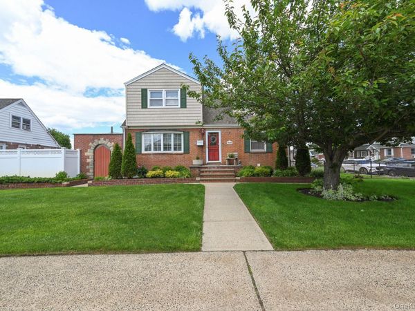 1006 Glen Drive , Franklin Square, NY 11010