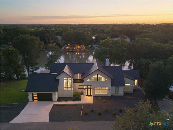 230 Turtle Lane , Seguin, TX 78155
