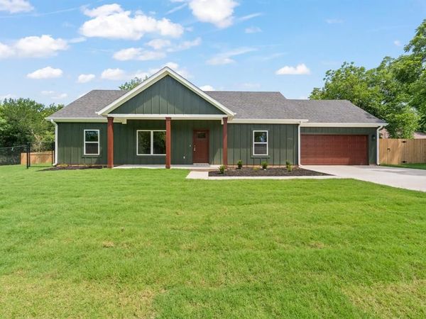 702 Scudder Street, Cleburne, TX 76033