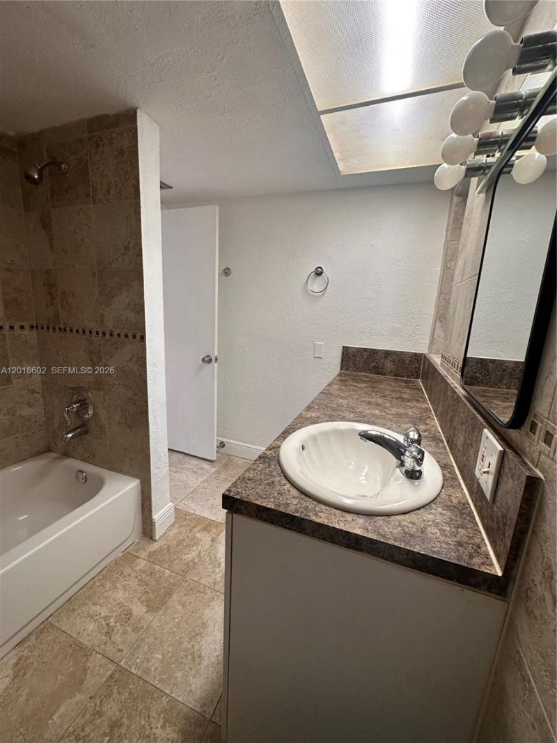 6713 N Kendall Dr , Unit 611, Pinecrest, FL 33156 Photo