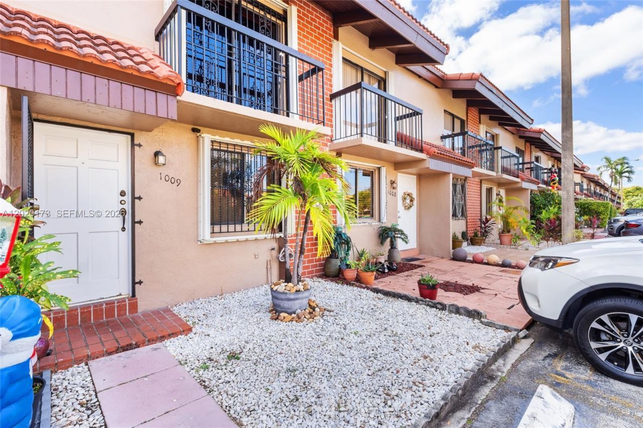 1911 SW 107th Ave , Unit 1009, Miami, FL 33165 Photo
