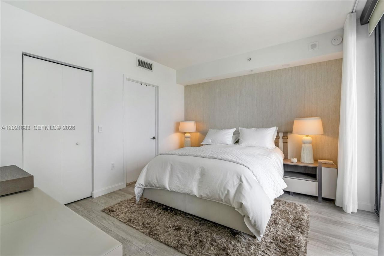 55 SW 9th St , Unit 4001, Miami, FL 33130 Photo