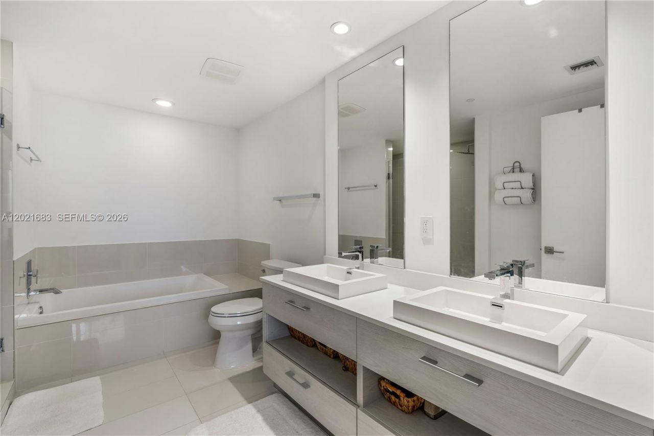 55 SW 9th St , Unit 4001, Miami, FL 33130 Photo
