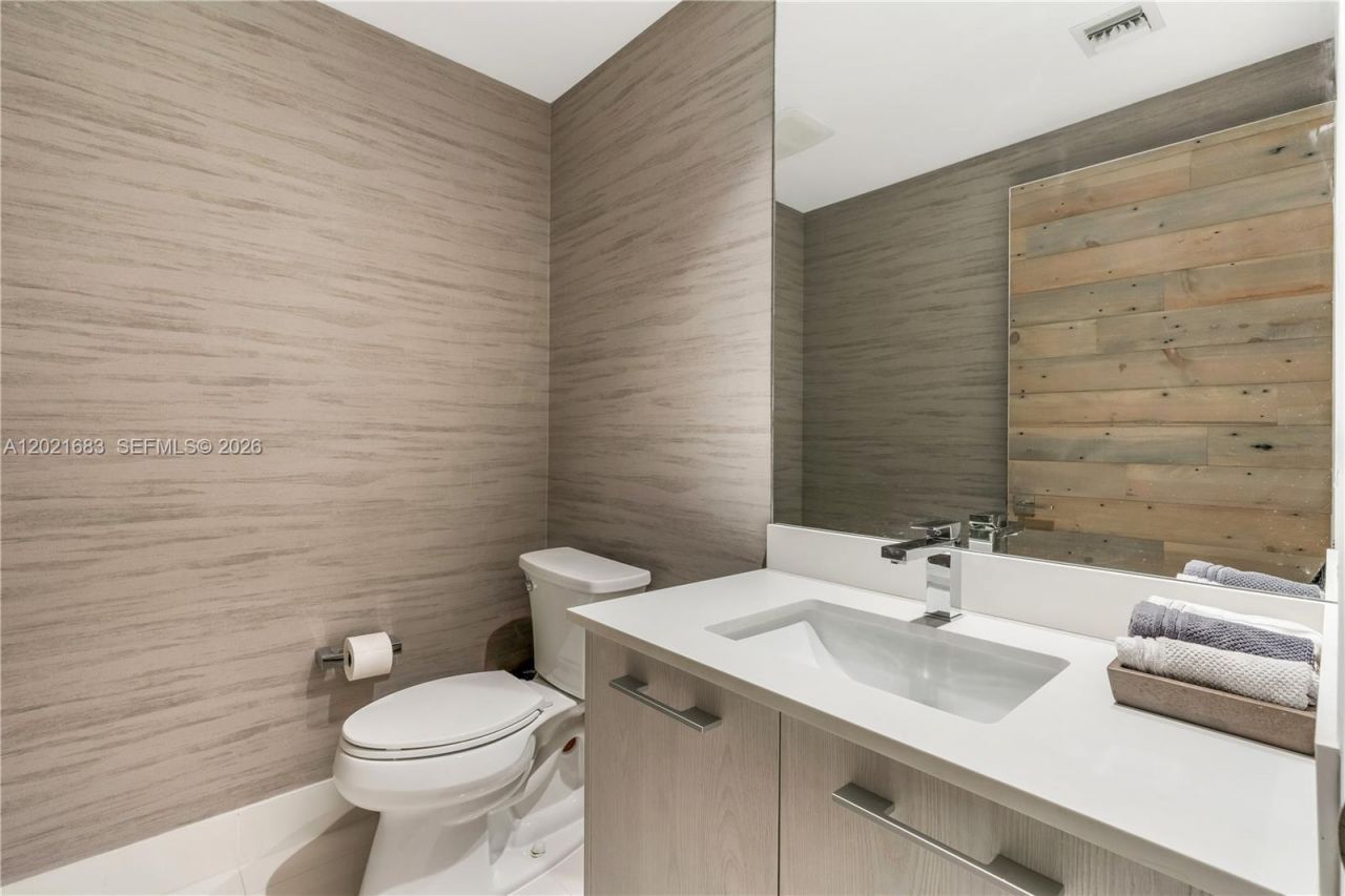 55 SW 9th St , Unit 4001, Miami, FL 33130 Photo