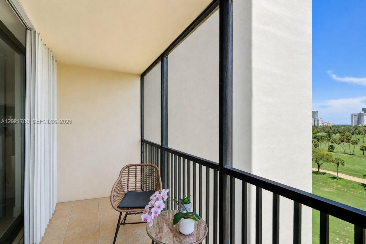 20335 W Country Club Dr , Unit 809, Aventura, FL 33180 Photo