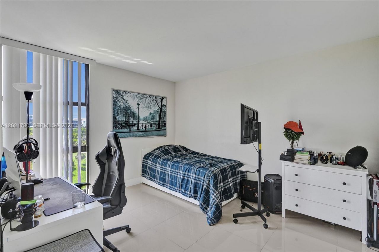 20335 W Country Club Dr , Unit 809, Aventura, FL 33180 Photo