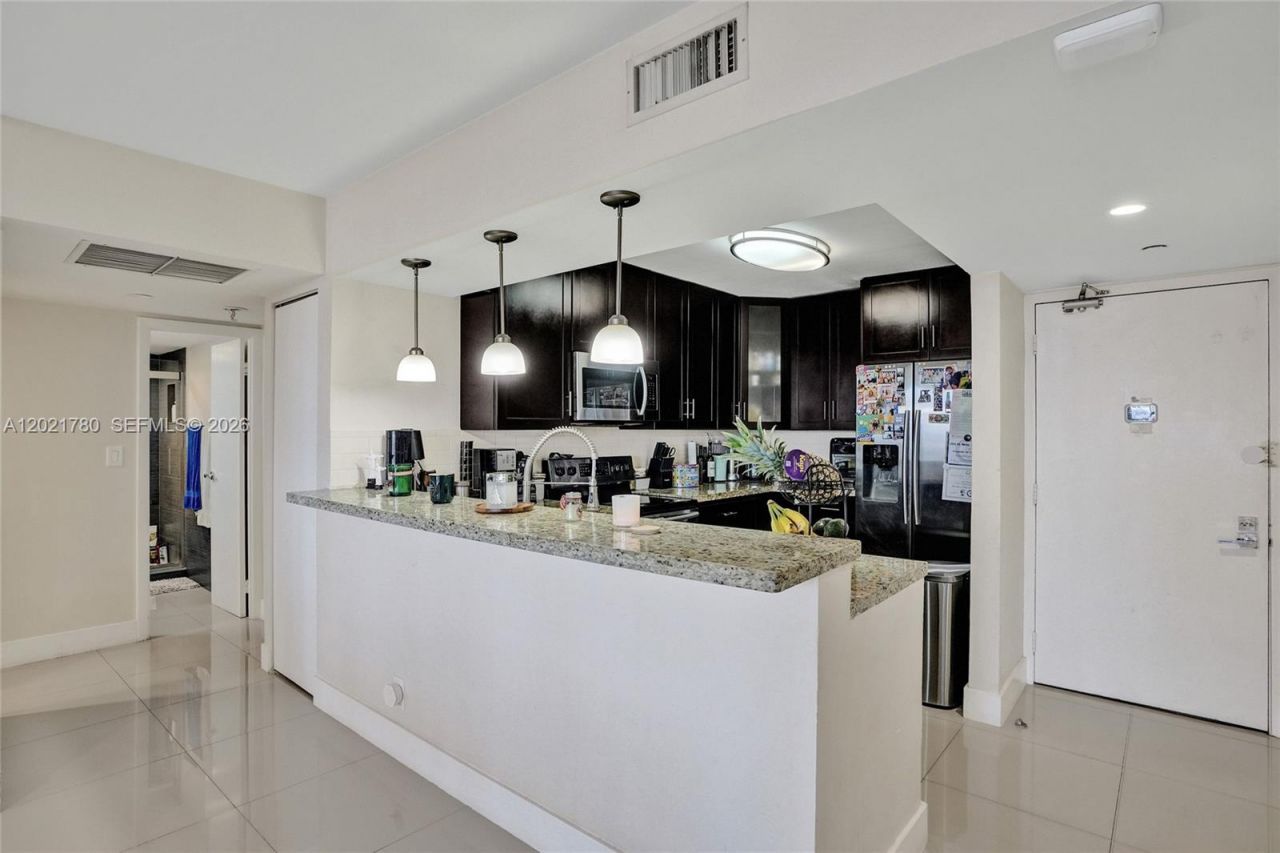 20335 W Country Club Dr , Unit 809, Aventura, FL 33180 Photo