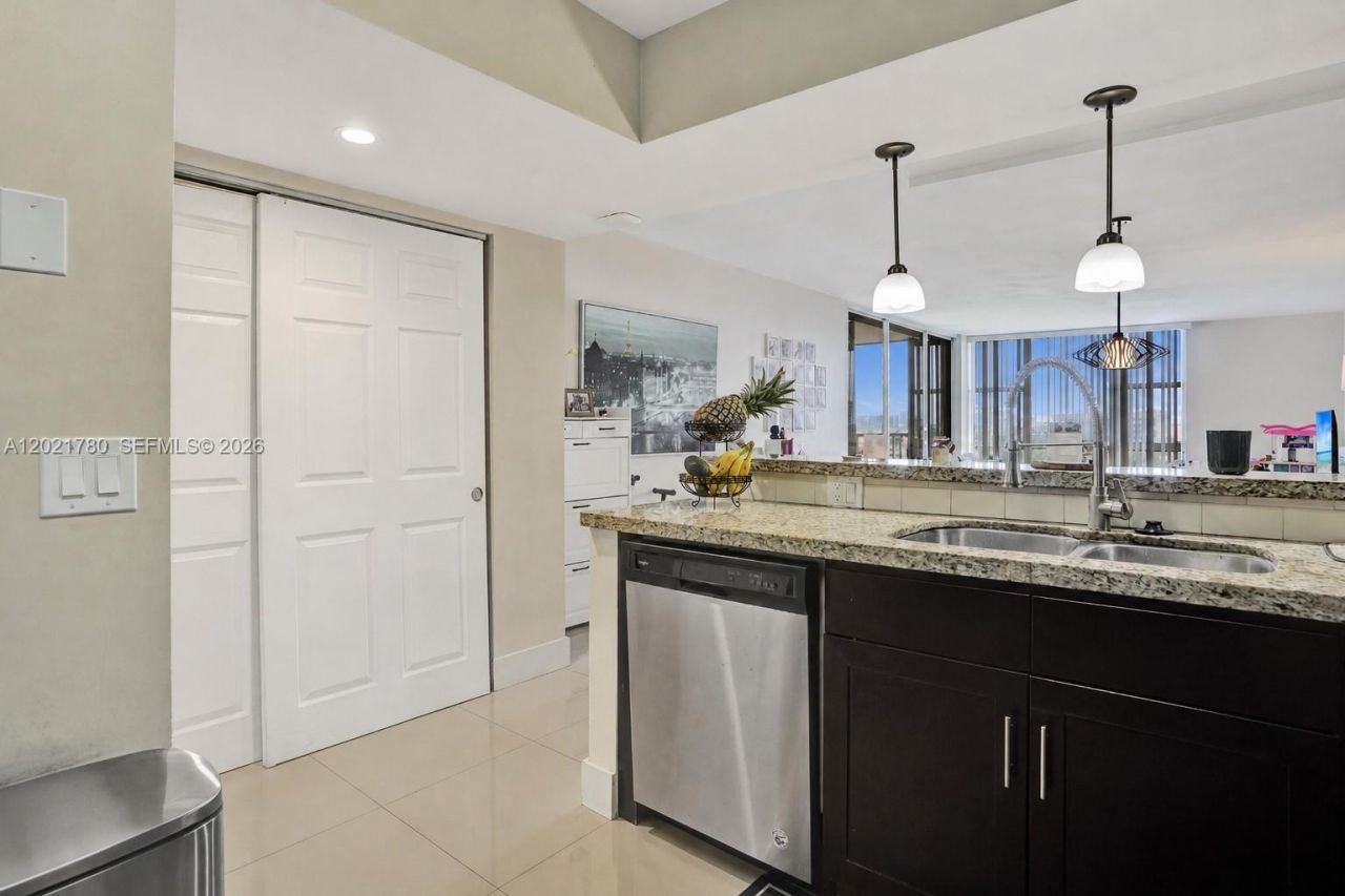 20335 W Country Club Dr , Unit 809, Aventura, FL 33180 Photo