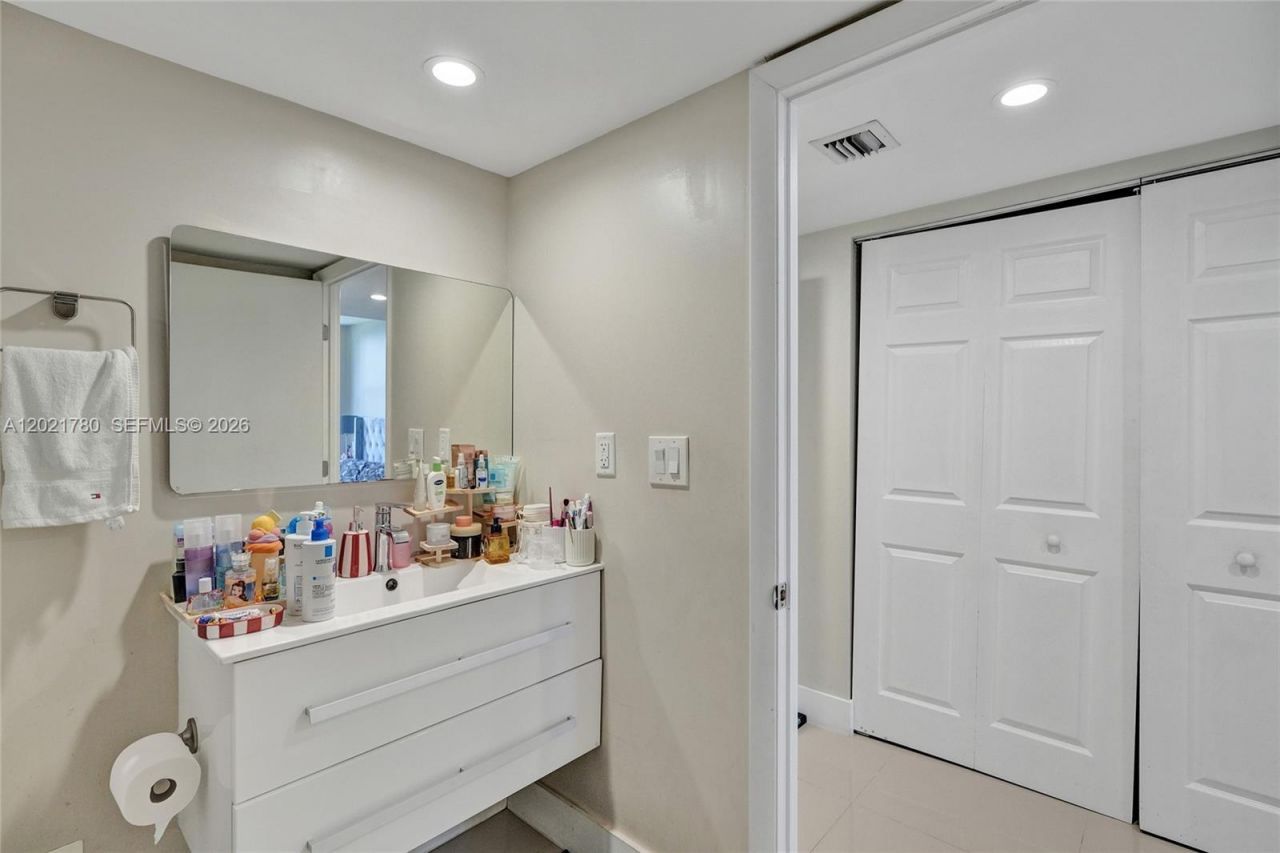 20335 W Country Club Dr , Unit 809, Aventura, FL 33180 Photo