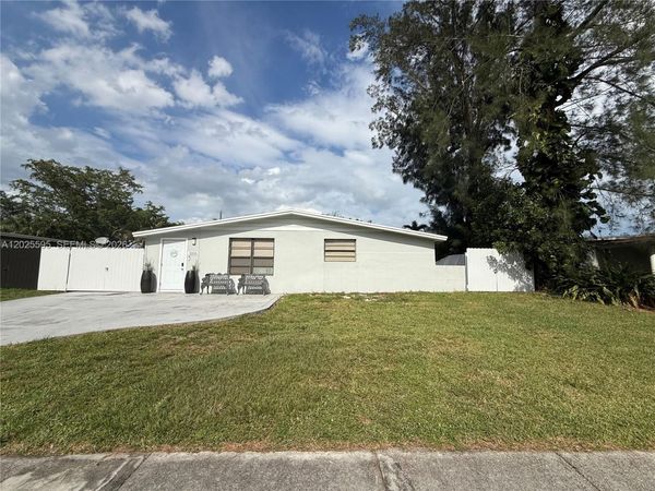 3900 SW 60th Ave , Davie, FL 33314