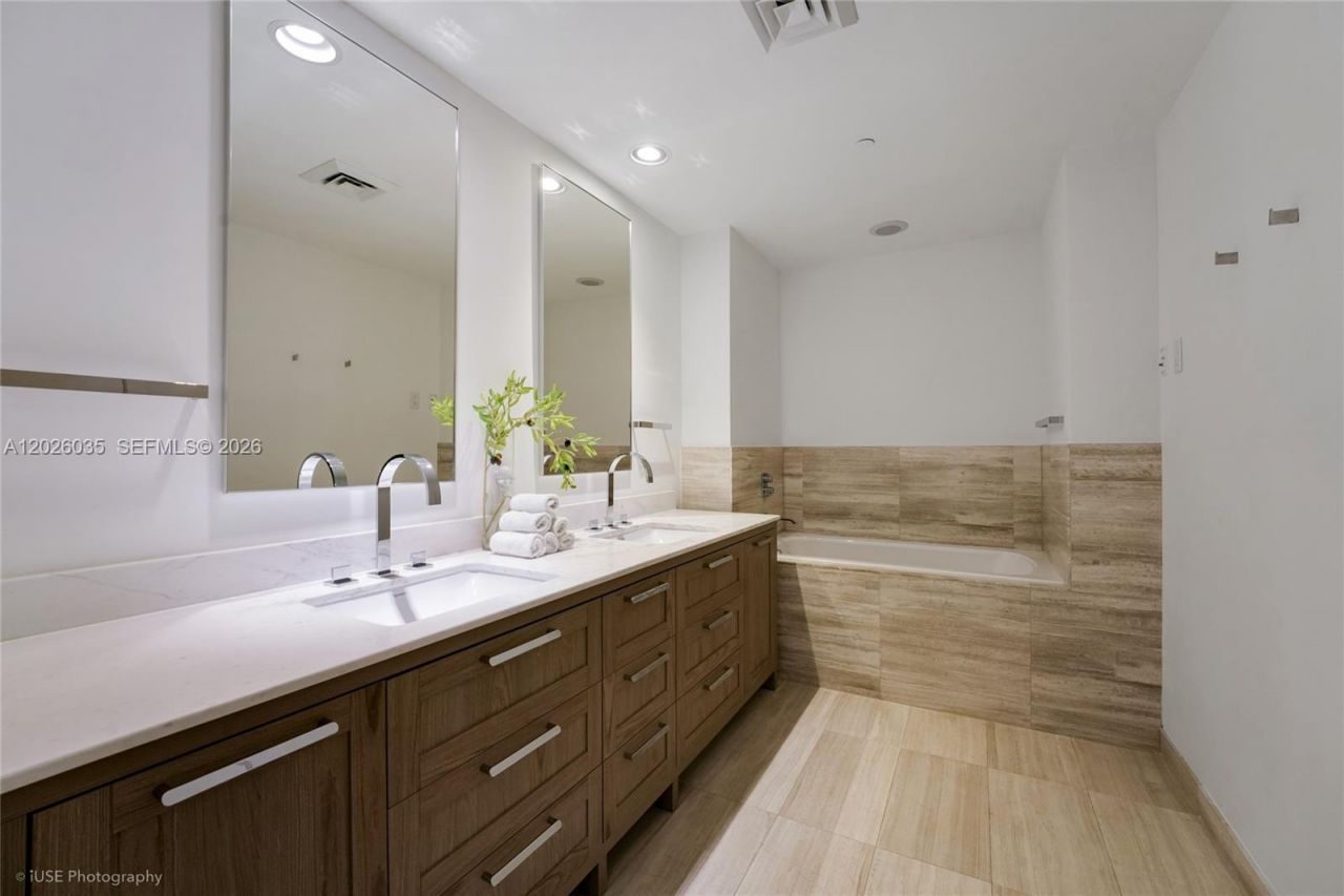 350 Ocean Dr , Unit 405N, Key Biscayne, FL 33149 Photo