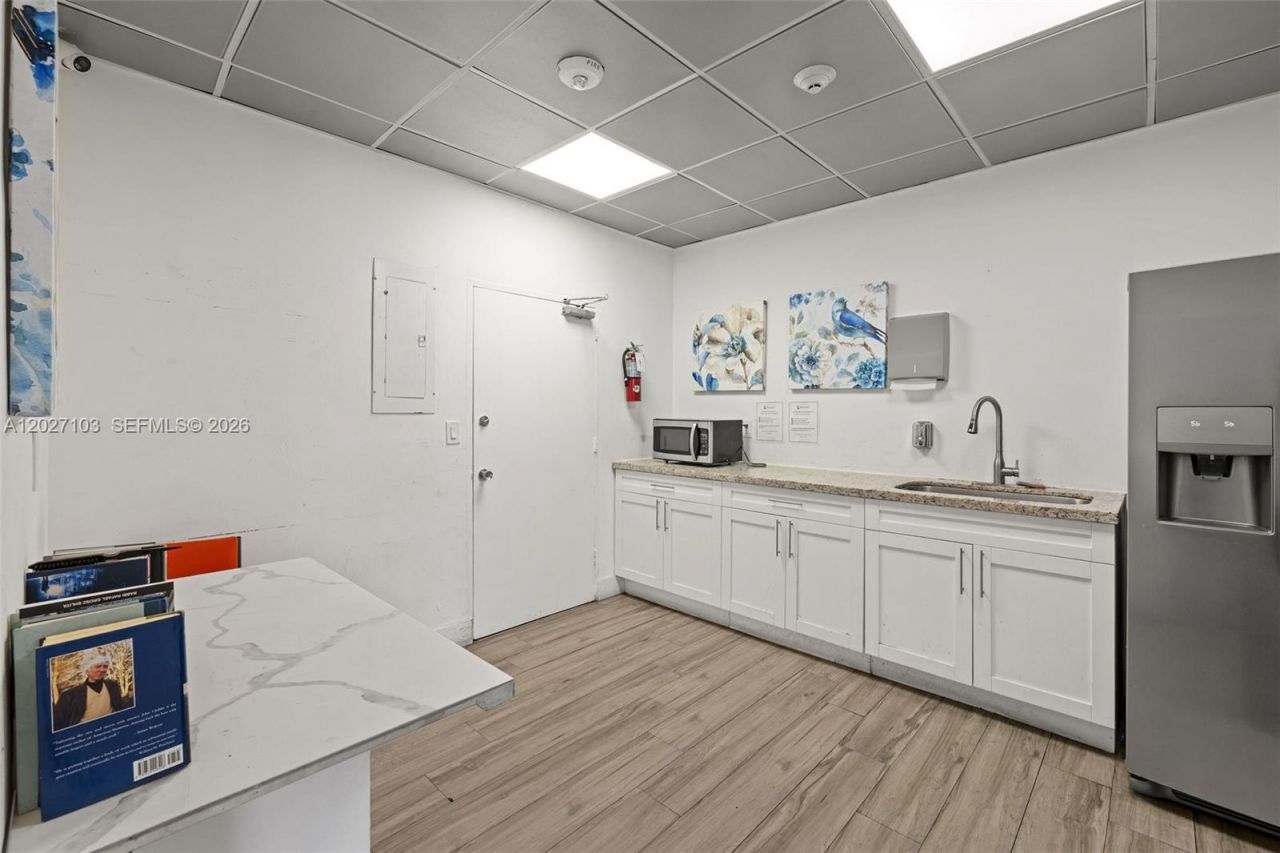 5001 Collins Ave , Unit 1E, Miami Beach, FL 33140 Photo