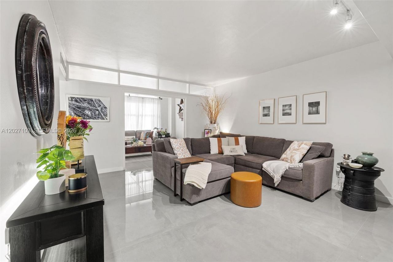 5001 Collins Ave , Unit 1E, Miami Beach, FL 33140 Photo