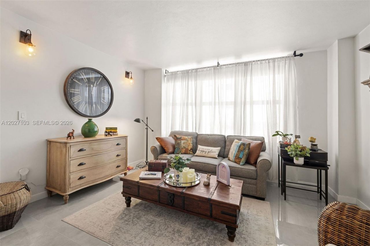 5001 Collins Ave , Unit 1E, Miami Beach, FL 33140 Photo