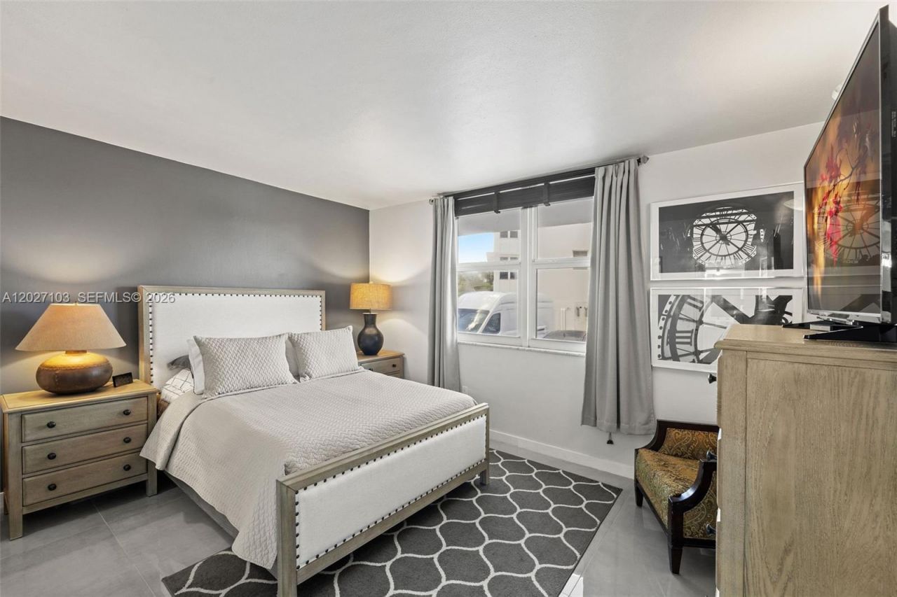 5001 Collins Ave , Unit 1E, Miami Beach, FL 33140 Photo