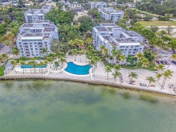650 NE 64th St, Unit G402, Miami, FL 33138