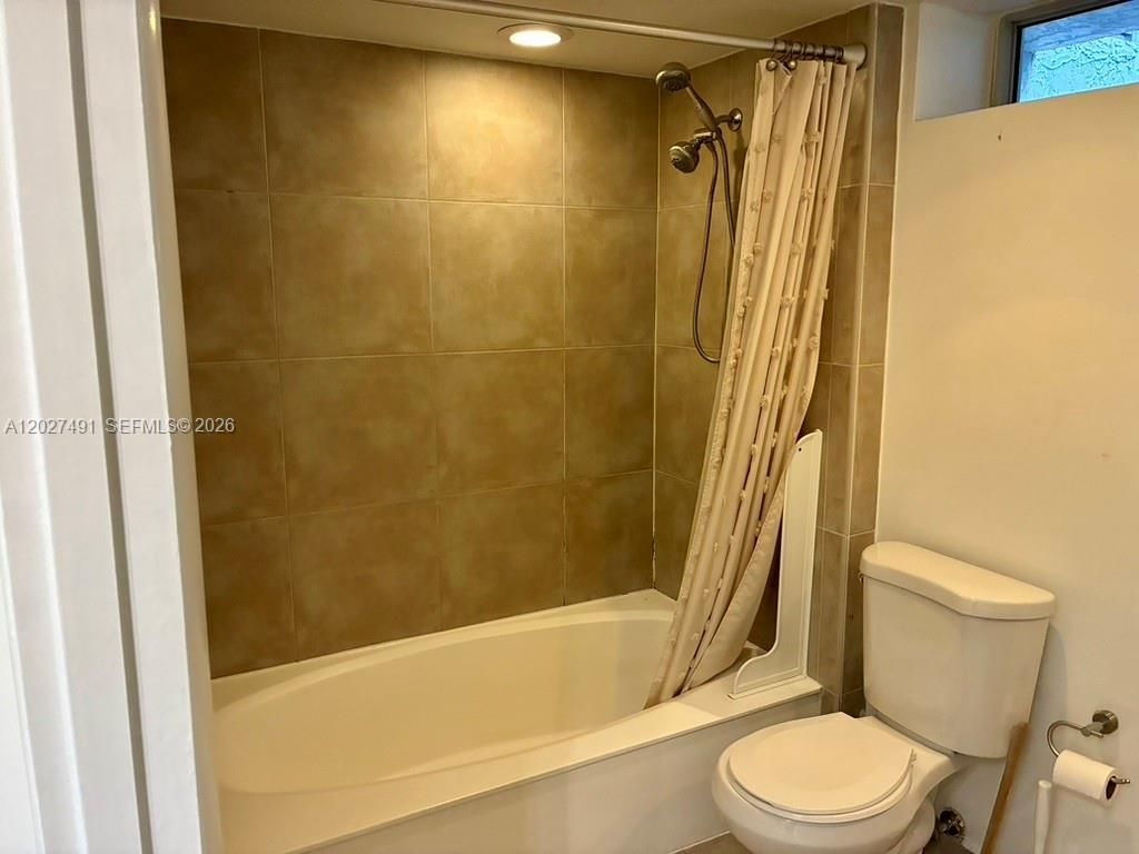 650 NE 64th St, Unit G402, Miami, FL 33138 Photo