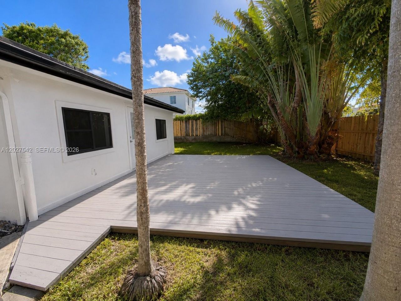 2627 NE 213th St , Miami, FL 33180 Photo