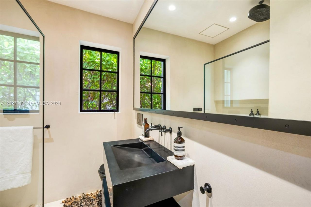 1225 Alhambra Cir , Coral Gables, FL 33134 Photo