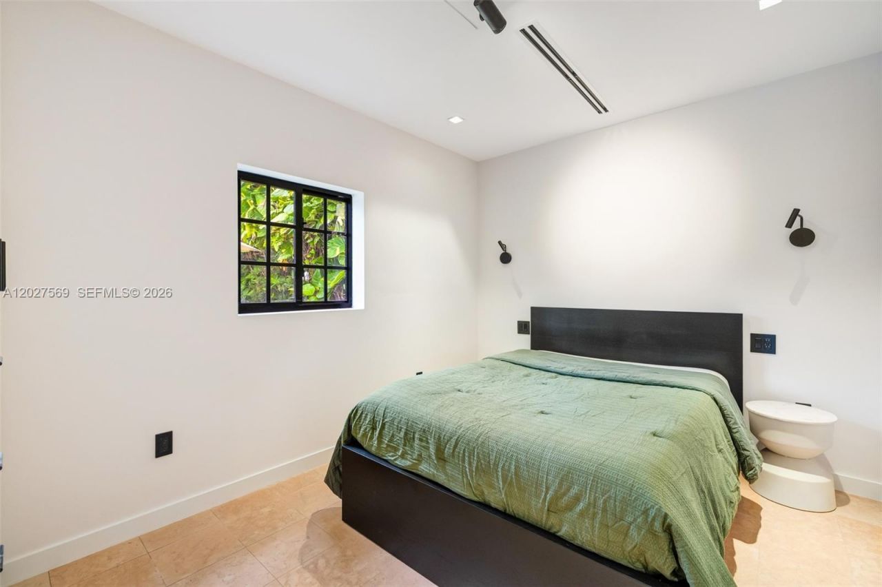 1225 Alhambra Cir , Coral Gables, FL 33134 Photo