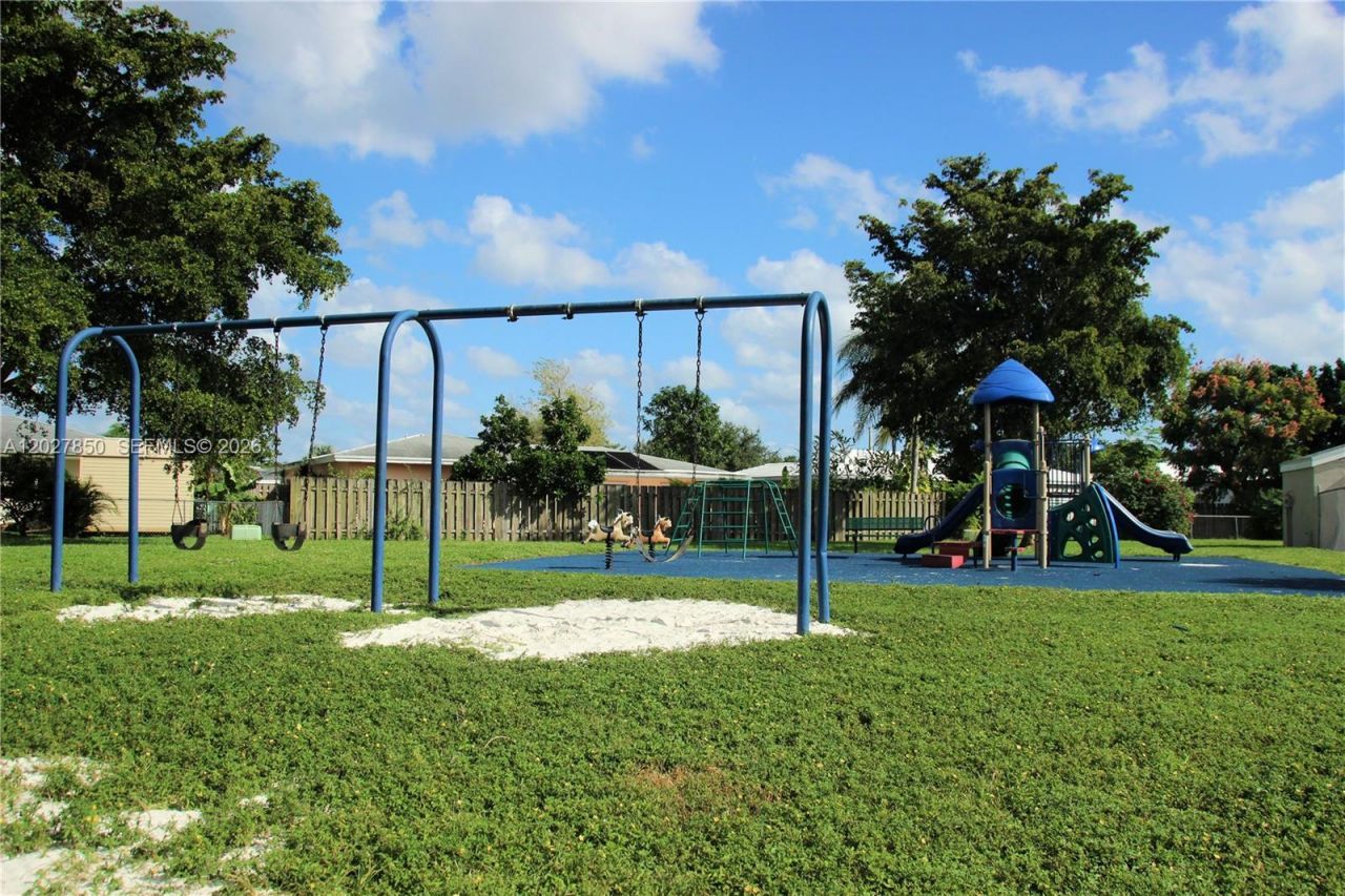 6631 NW 84th St, Tamarac, FL 33321 Photo