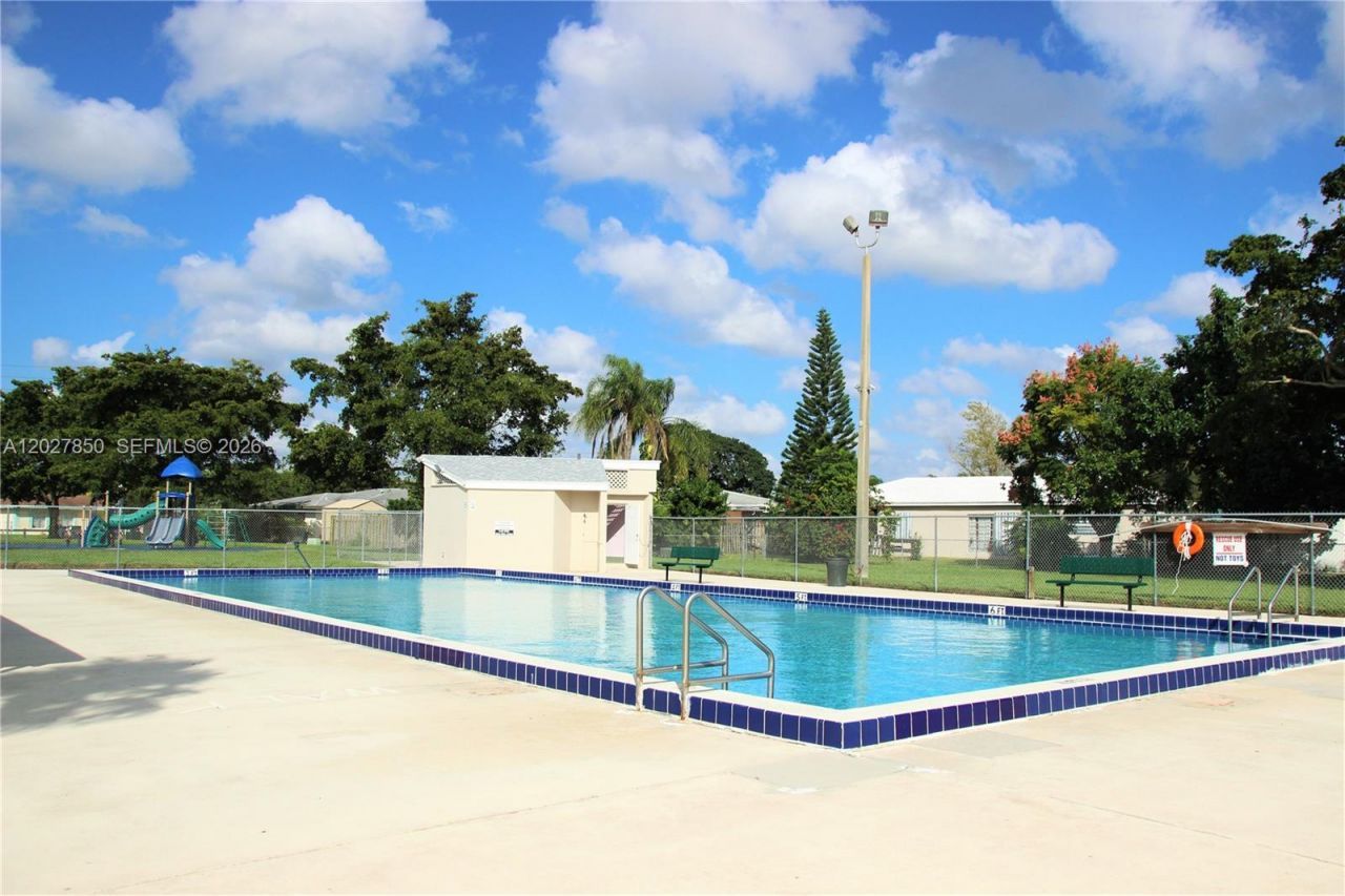 6631 NW 84th St, Tamarac, FL 33321 Photo