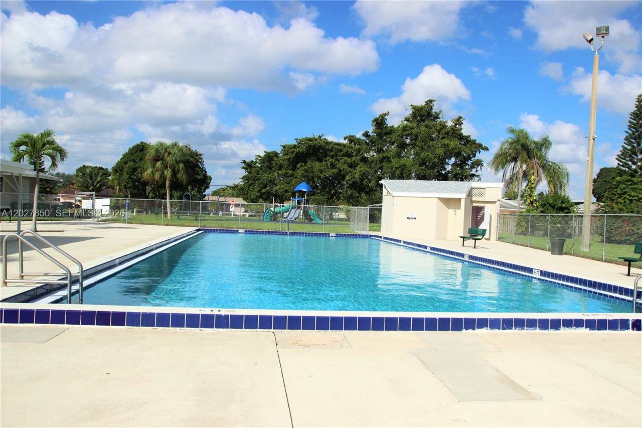6631 NW 84th St, Tamarac, FL 33321 Photo