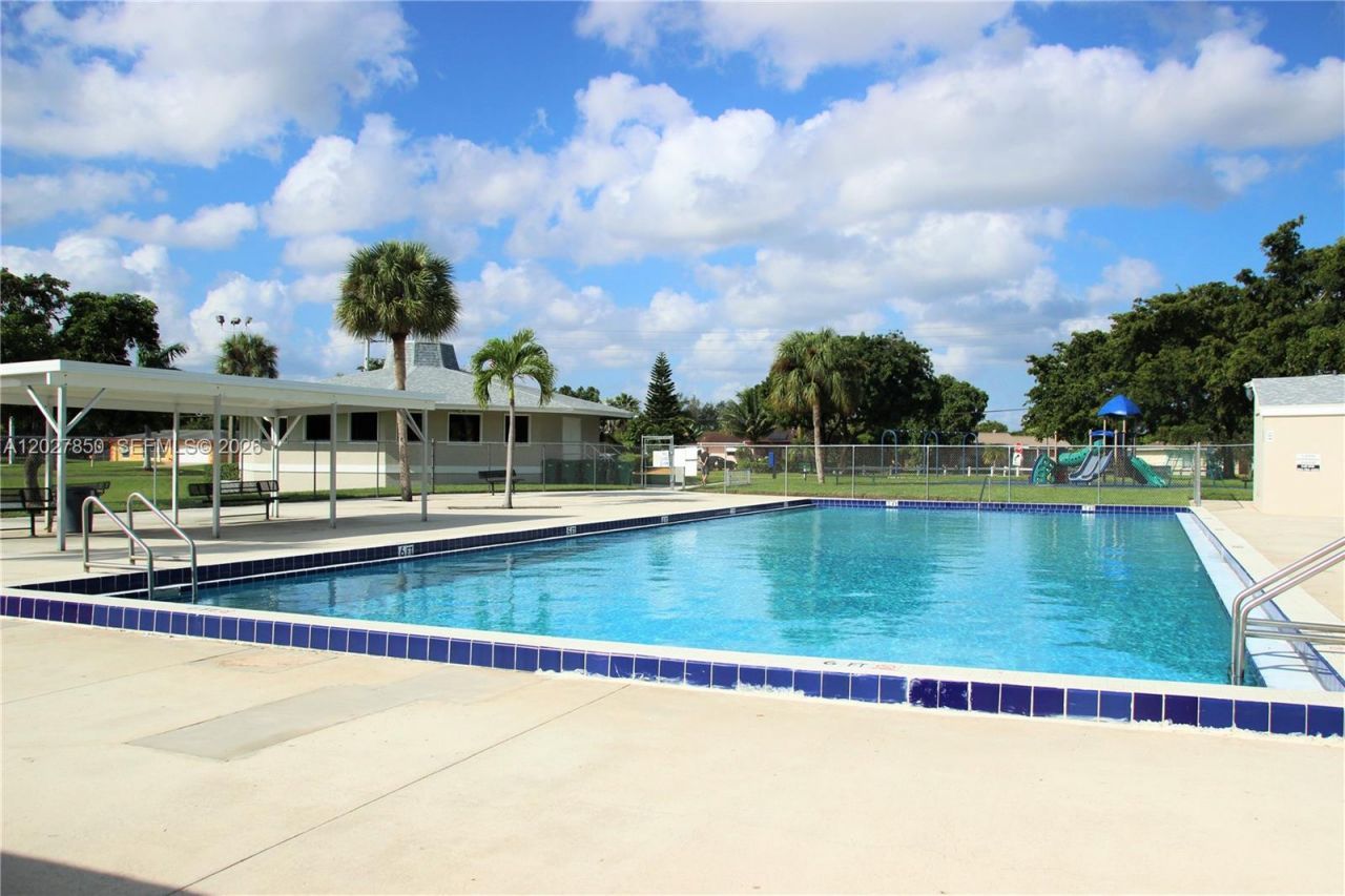 6631 NW 84th St, Tamarac, FL 33321 Photo