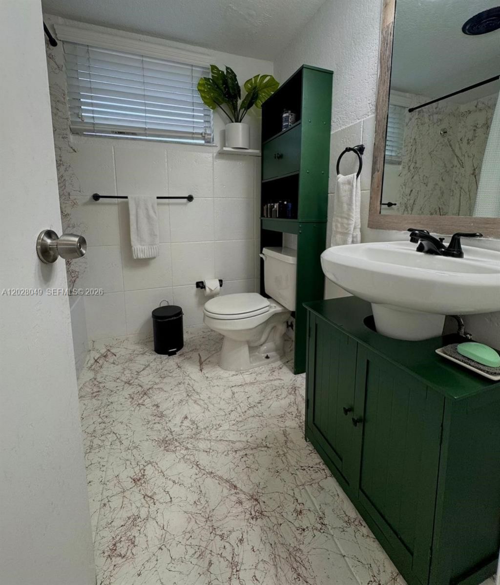 1530 NE 191st St , Unit 241, Miami, FL 33179 Photo