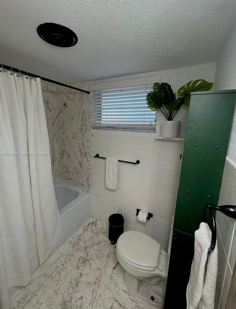 1530 NE 191st St , Unit 241, Miami, FL 33179 Photo