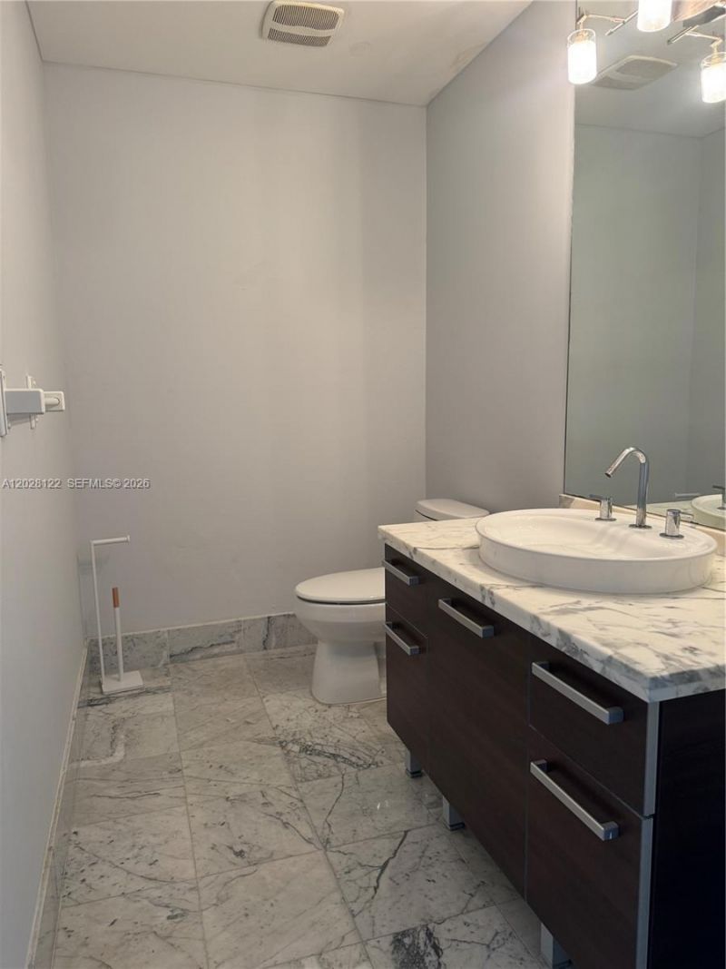 253 NE 2nd St , Unit 621, Miami, FL 33132 Photo