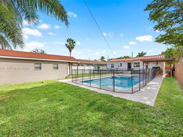 2215 Cleveland St, Hollywood, FL 33020