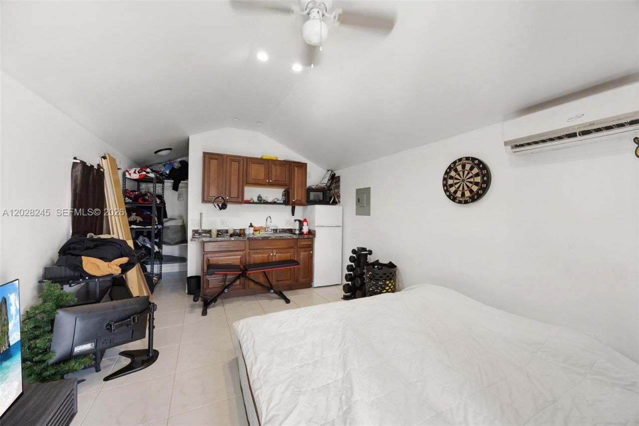 2215 Cleveland St, Hollywood, FL 33020 Photo