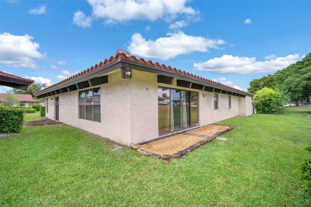 8176 Pine Cir , Unit 6, Tamarac, FL 33321 Photo