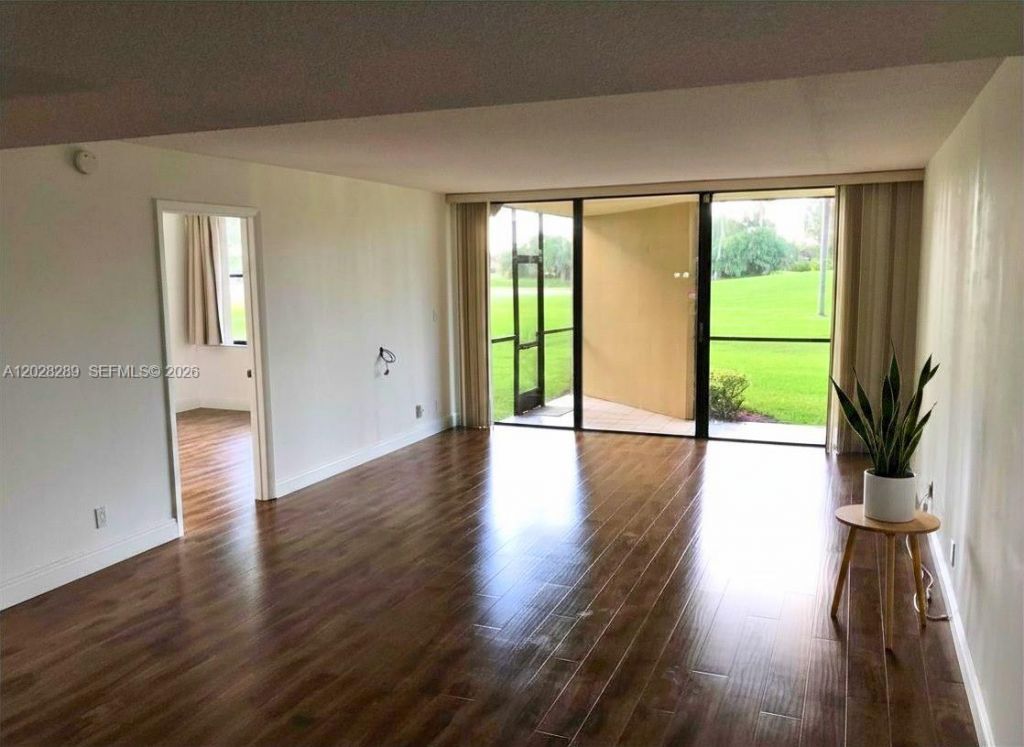 16300 Golf Club Rd , Unit 105, Weston, FL 33326 Photo