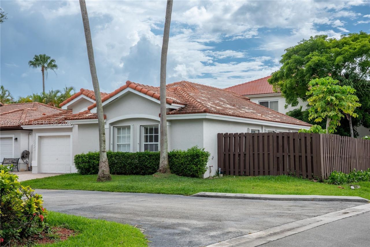 11252 NW 58th Ter, Doral, FL 33178 Photo