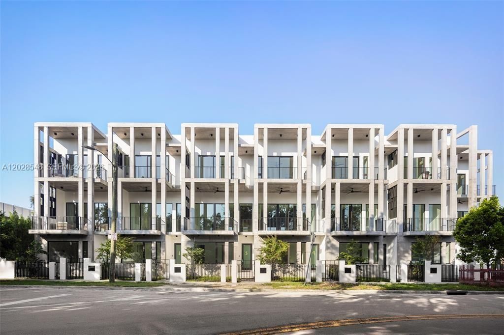 92 SW 28th Road, Unit 4, Miami, FL 33129 Photo