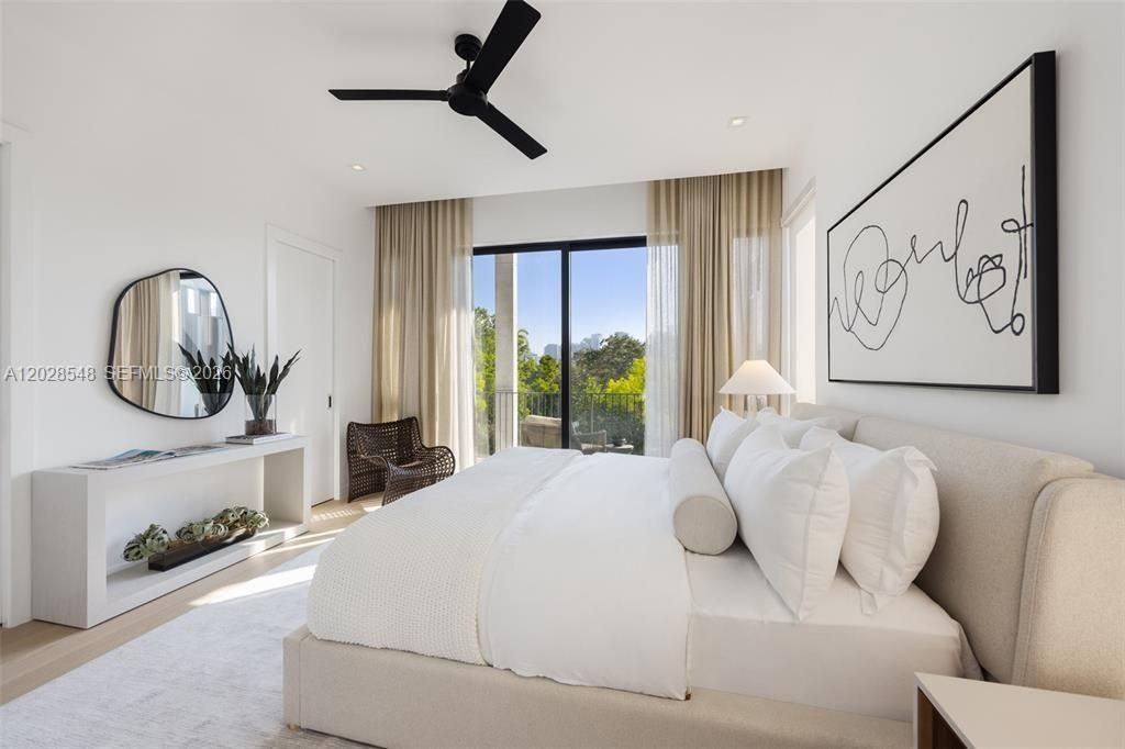 92 SW 28th Road, Unit 4, Miami, FL 33129 Photo