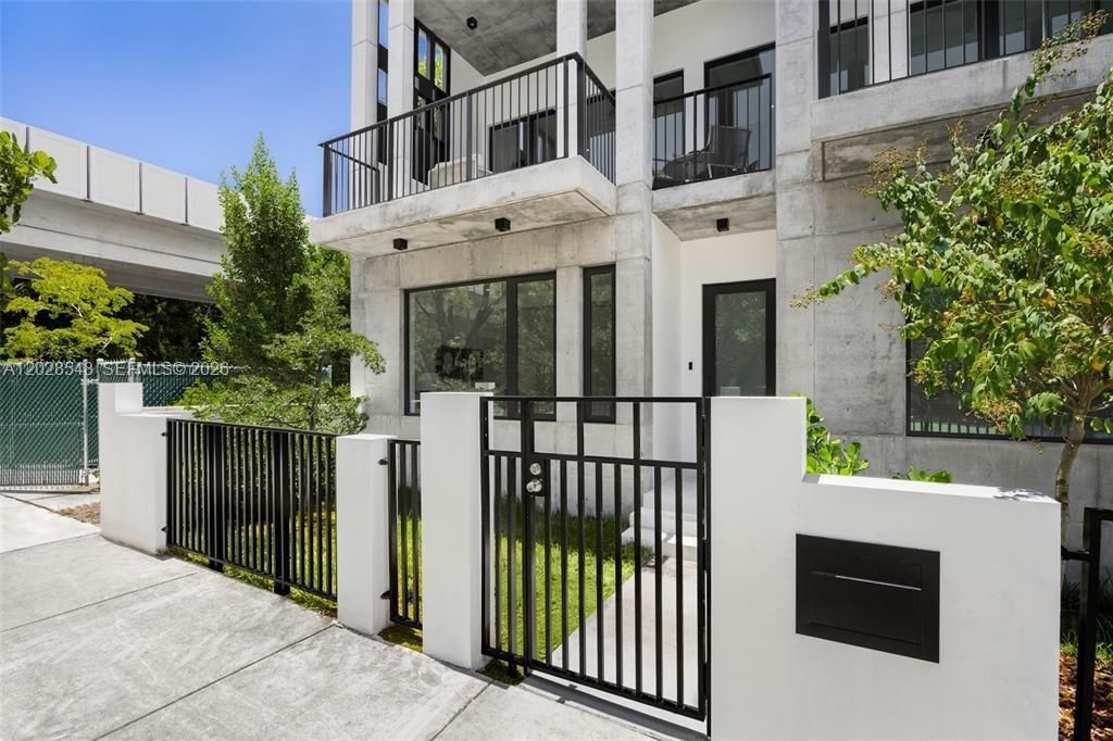 92 SW 28th Road, Unit 4, Miami, FL 33129 Photo
