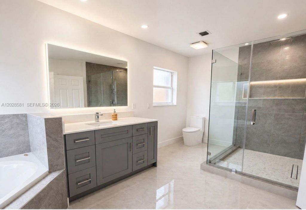 11244 NW 58th Ter , Doral, FL 33178 Photo