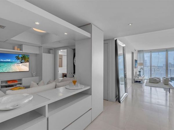 465 Brickell Ave, Unit 2703, Miami, FL 33131