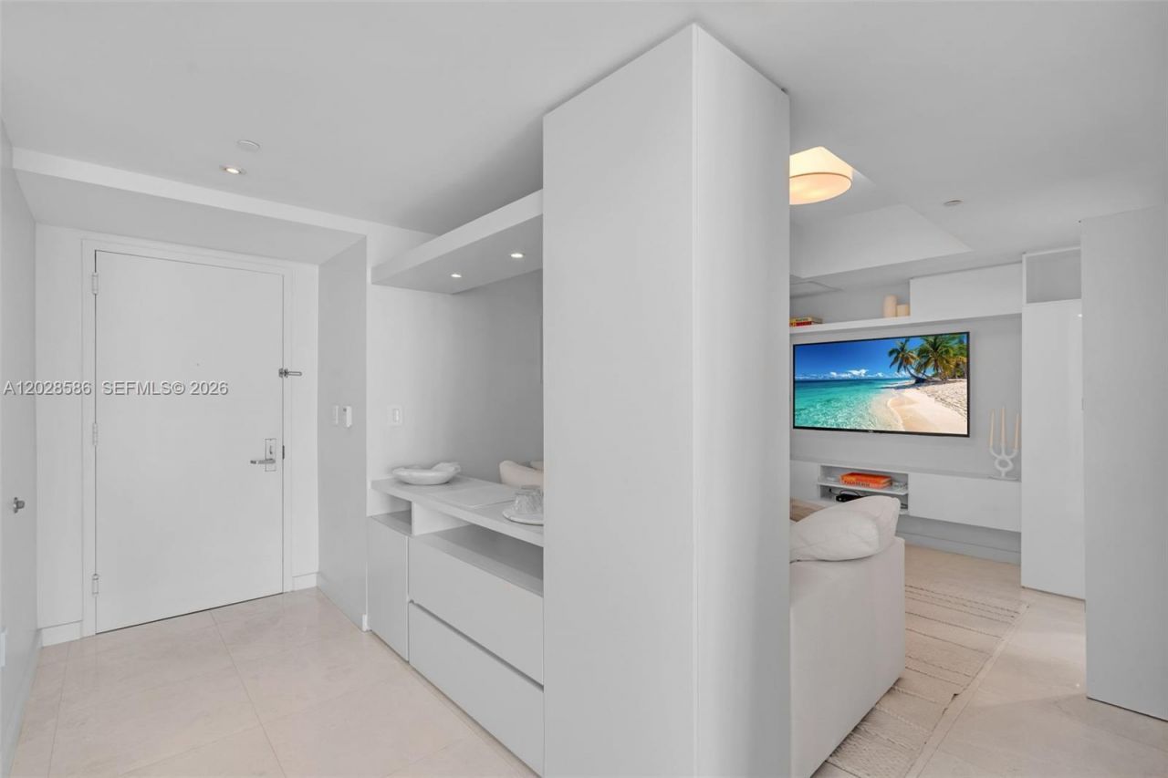 465 Brickell Ave, Unit 2703, Miami, FL 33131 Photo