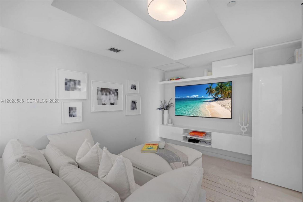 465 Brickell Ave, Unit 2703, Miami, FL 33131 Photo