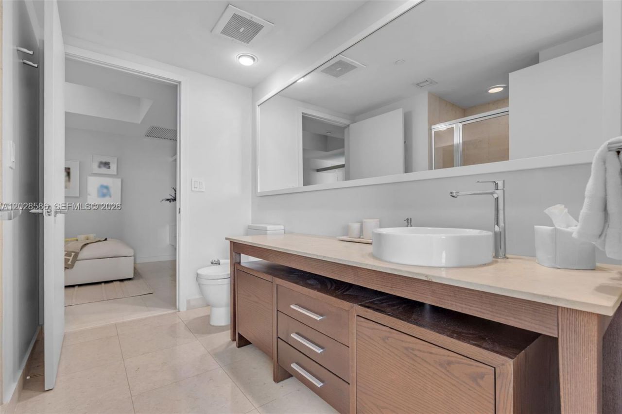465 Brickell Ave, Unit 2703, Miami, FL 33131 Photo