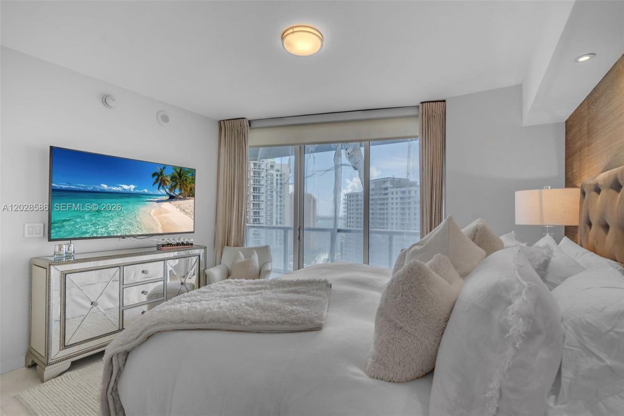 465 Brickell Ave, Unit 2703, Miami, FL 33131 Photo