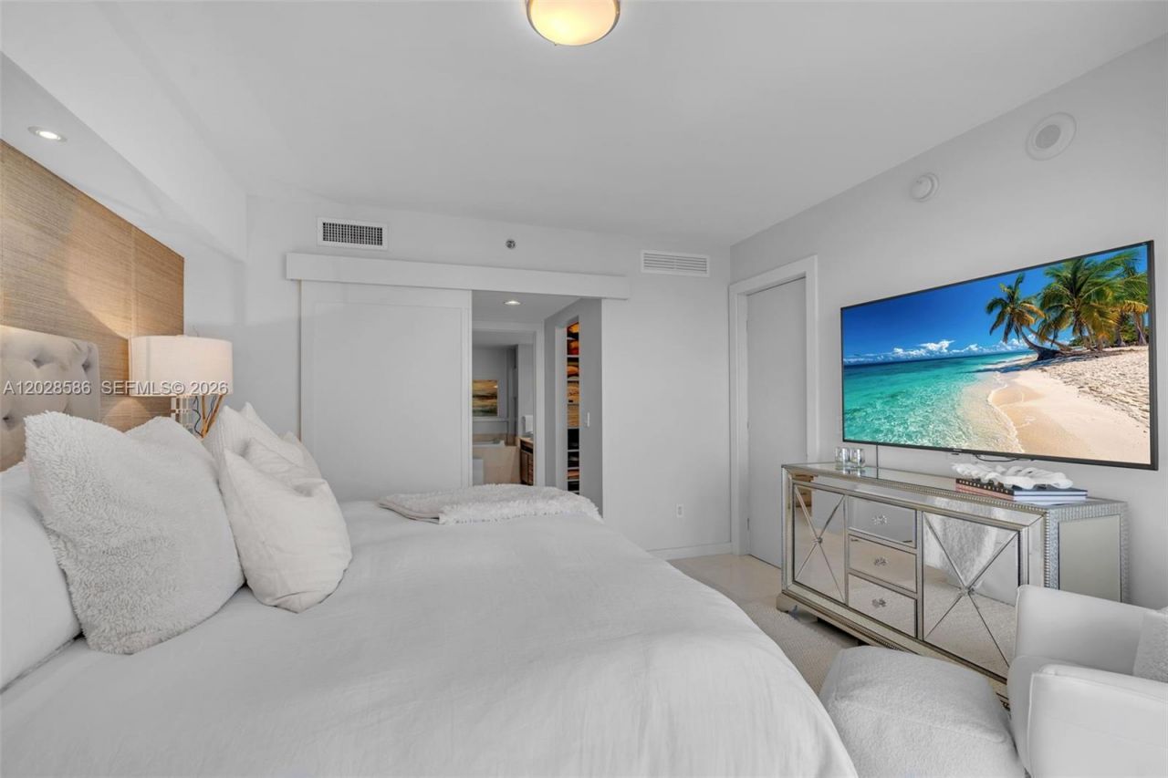 465 Brickell Ave, Unit 2703, Miami, FL 33131 Photo