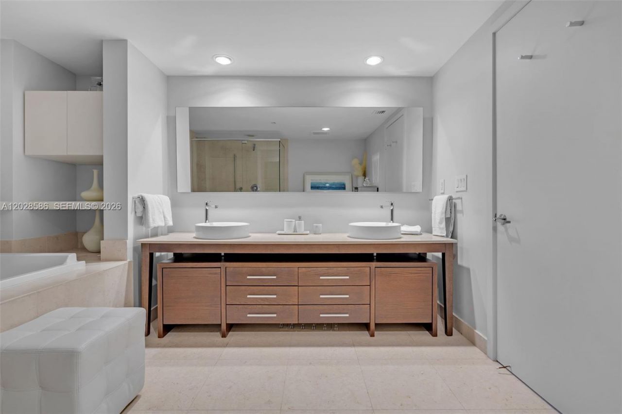 465 Brickell Ave, Unit 2703, Miami, FL 33131 Photo
