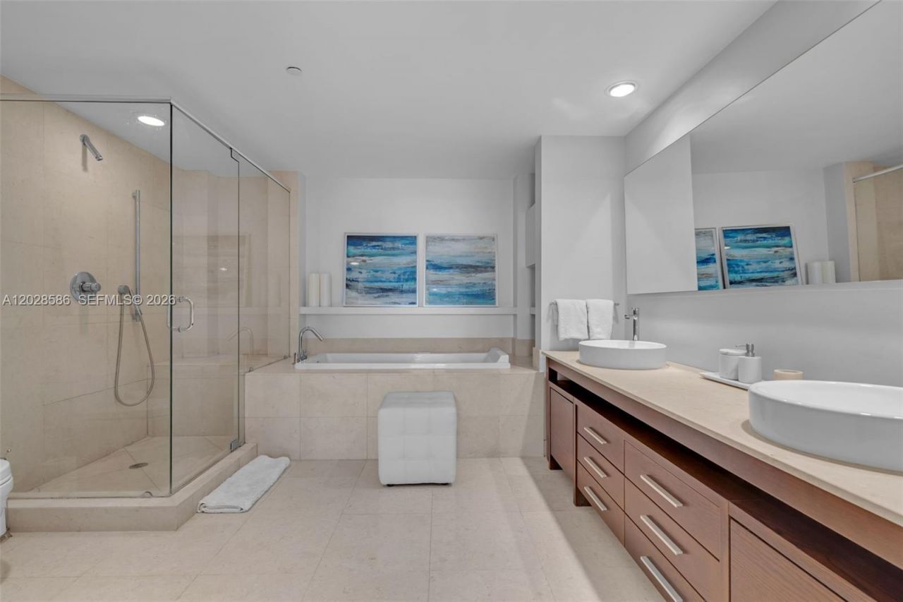 465 Brickell Ave, Unit 2703, Miami, FL 33131 Photo