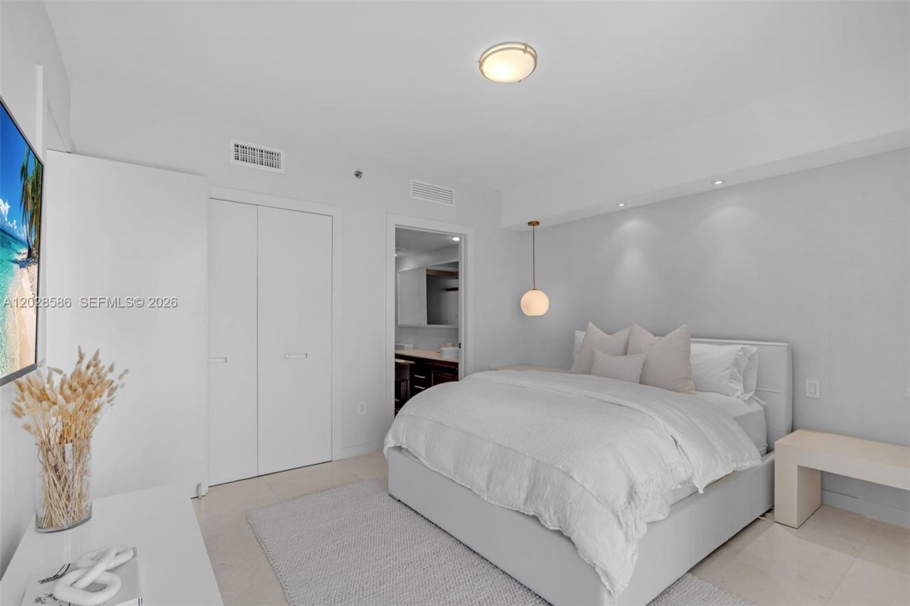 465 Brickell Ave, Unit 2703, Miami, FL 33131 Photo